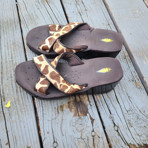 Volatile giraffe flip flops - Picture 2 of 9